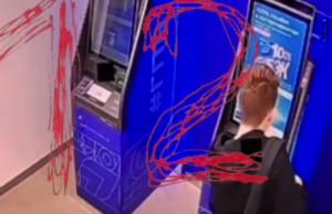 Момент вчерашнего поджога в Газпромбанке на юго-западе Москвы