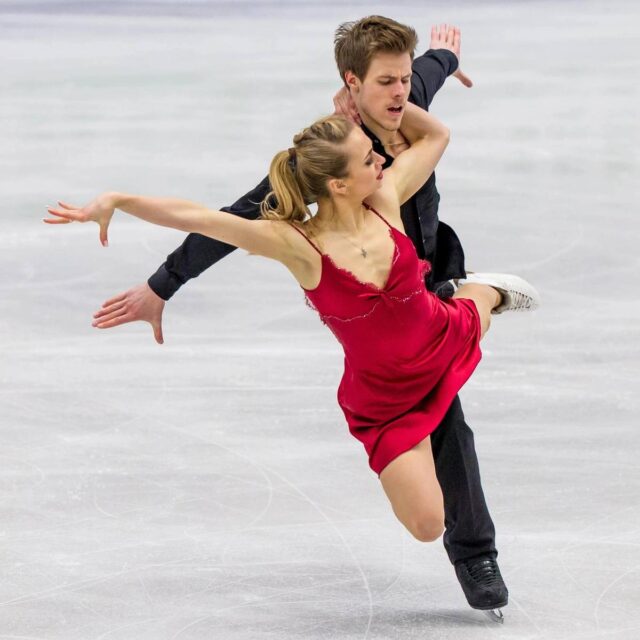 Фигуристку Викторию Синицыну госпитализировали с раной на ноге Фигуристку Викторию Синицыну госпитализировали с раной на ноге