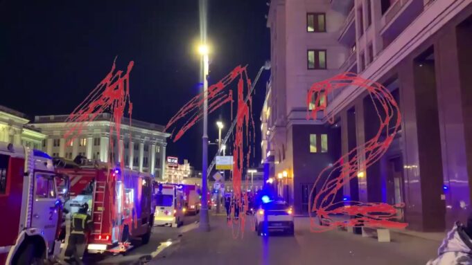 публикует кадры из центра Москвы, где загорелся ресторан Аркадия Новикова.