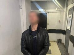 Трое мужчин похитили двоих знакомых и держали их в квартире в Ангарске.