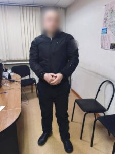 Трое мужчин похитили двоих знакомых и держали их в квартире в Ангарске.