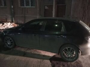 Трое мужчин похитили двоих знакомых и держали их в квартире в Ангарске.