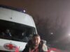 Мужчина разбил своим протезом стекло машины скорой помощи в Новосибирской области
