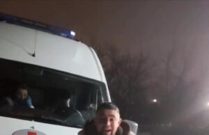 Мужчина разбил своим протезом стекло машины скорой помощи в Новосибирской области Мужчина разбил своим протезом стекло машины скорой помощи в Новосибирской области