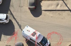 Жители Подмосковья спасли ребенка, который упал из окна на козырек дома.