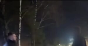 «Крутой силовик» голыми руками обезоружил неадеквата с двумя ножами в Подмосковье.