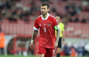 Смолов «помирился» с Владимиром Кузьминовым за 4 млн рублей после драки в кафе. Смолов «помирился» с Владимиром Кузьминовым за 4 млн рублей после драки в кафе.