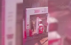 В Москве подросток поджёг заправку и загорелся сам после угроз в мессенджере. В Москве подросток поджёг заправку и загорелся сам после угроз в мессенджере.