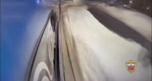 Москвич вышел не там и решил вернуть автобус силой.