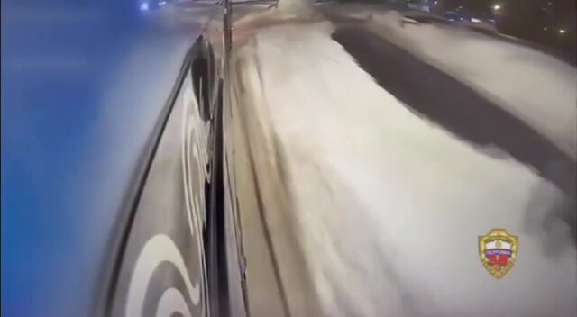 Москвич вышел не там и решил вернуть автобус силой.