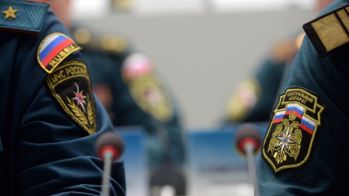 Нашивки на форме сотрудников МЧС - РИА Новости, 1920, 30.03.2026