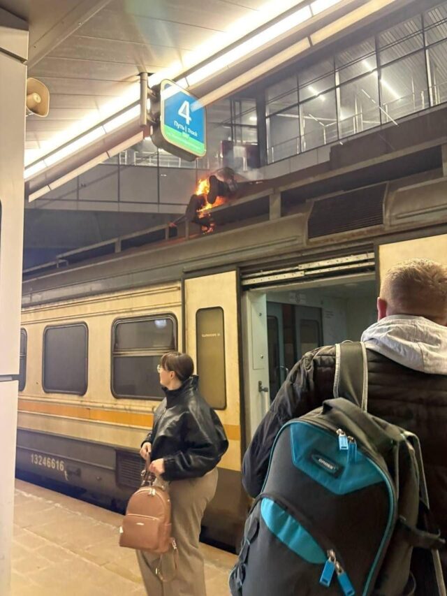 В Москве 14-летний зацепер сгорел заживо на крыше электрички. В Москве 14-летний зацепер сгорел заживо на крыше электрички.