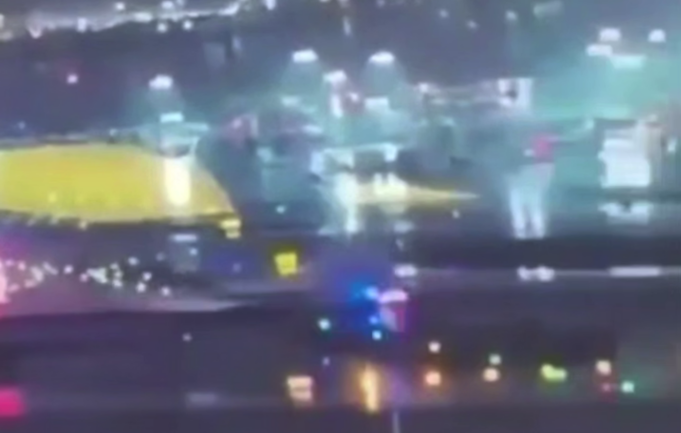 СМИ сообщают о жестком столкновении самолёта с пожарной машиной в аэропорту Нью-Йорка