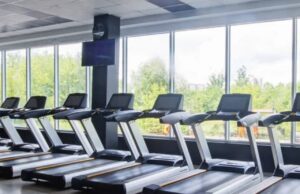 Двухлетнего ребёнка «зажевала» беговая дорожка в столичном фитнес-клубе