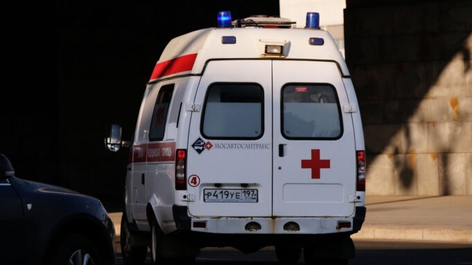 Автомобиль скорой помощи на улице Москвы - РИА Новости, 1920, 22.03.2026