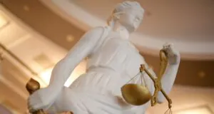 Статуя Фемиды