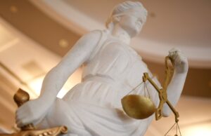 Суд заочно приговорил организатора массовых беспорядков в Баймаке к 14 годам Статуя Фемиды - РИА Новости, 1920, 23.03.2026