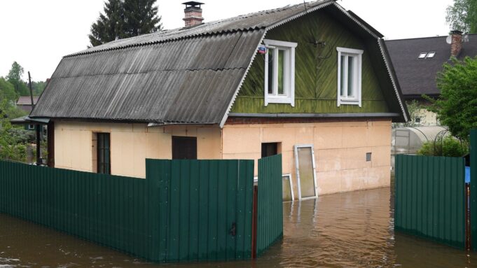 МЧС: в Подмосковье 106 населенных пунктов могут оказаться в зоне подтопления Подтопленной дом - РИА Новости, 1920, 25.03.2026