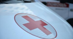 Красный крест на автомобиле скорой медицинской помощи - РИА Новости, 1920, 28.03.2026