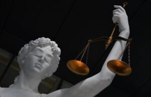 Суд в Москве изъял два катера по иску ГП к инвестору Галицкому Статуя Фемиды - РИА Новости, 1920, 23.03.2026