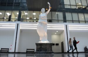 Скульптура богини Фемиды - РИА Новости, 1920, 27.03.2026