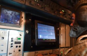 Военнослужащий Вооруженных сил России в пункте управления зенитного ракетного комплекса Тор-М2У - РИА Новости, 1920, 19.03.2026