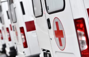 В Белгородской области при ударе БПЛА пострадал мирный житель Автомобили скорой медицинской помощи - РИА Новости, 1920, 24.03.2026