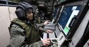 Военнослужащие России на рабочих местах в машине боевого управления сил противовоздушной обороны - РИА Новости, 1920, 29.03.2026