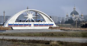 Стела с названием города в Энергодаре - РИА Новости, 1920, 18.03.2026