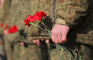 Военнослужащие во время возложения цветов - РИА Новости, 1920, 30.03.2026