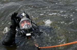 В Ульяновске водолазов могут привлечь к поискам пропавших на Волге подростков Водолаз - РИА Новости, 1920, 23.03.2026