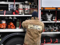 В Ленинградской области локализовали возгорание емкостей с нефтепродуктами Сотрудник МЧС России - РИА Новости, 1920, 25.03.2026