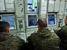 Боевое дежурство за пультом управления зенитного ракетного комплекса - РИА Новости, 1920, 26.03.2026