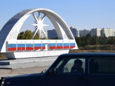 Обесточивание Энергодара из-за артобстрела затронуло вспомогательные здания ЗАЭС Стела на въезде в Энергодар - РИА Новости, 1920, 30.03.2026