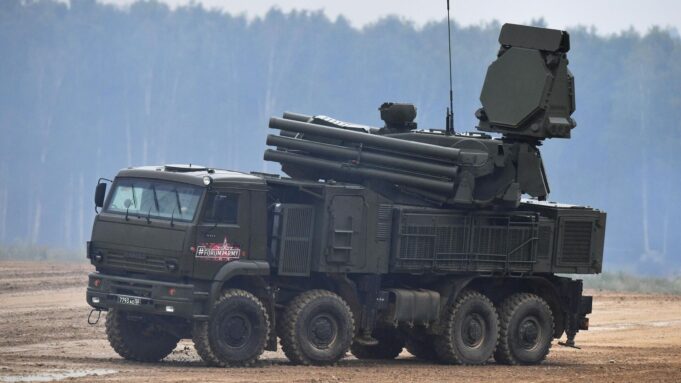 Над Ленинградской областью сбили 11 БПЛА, пострадавших нет Зенитно-ракетный комплекс Панцирь-СМ - РИА Новости, 1920, 23.03.2026