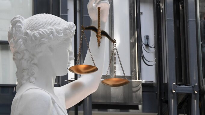 Статуя богини правосудия - РИА Новости, 1920, 27.03.2026