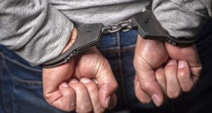 Руки в наручниках - РИА Новости, 1920, 26.03.2026