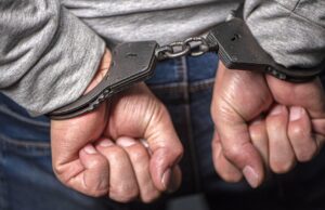 Руки в наручниках - РИА Новости, 1920, 26.03.2026