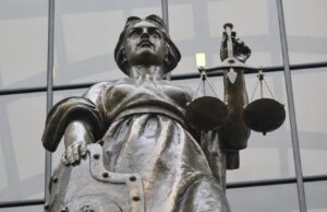 Защита обжаловала арест экс-зампреда правительства Бурятии Луковникова Статуя богини Фемиды - РИА Новости, 1920, 24.03.2026