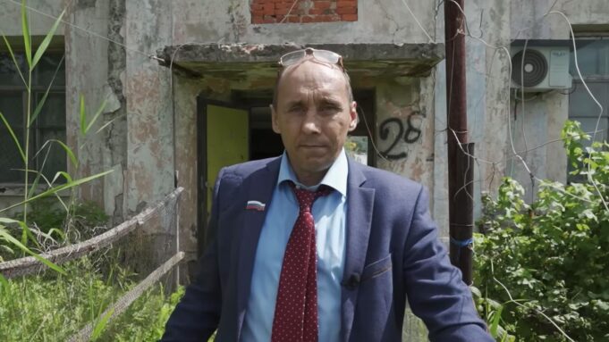 Обвинение отозвало жалобу на условные сроки авторам скетч-шоу о Наливкине Игравший депутата Виталия Наливкина актер Андрей Неретин - РИА Новости, 1920, 23.03.2026