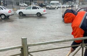В Махачкале в 12 школах и 8 детсадах ликвидировали подтопления из-за ливней Последствия сильного дождя в Махачкале - РИА Новости, 1920, 30.03.2026