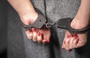 Руки в наручниках - РИА Новости, 1920, 18.03.2026