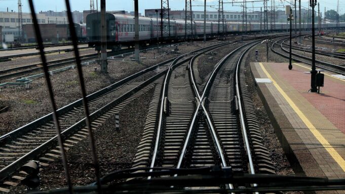 Вид из кабины пассажирского электропоезда - РИА Новости, 1920, 24.03.2026