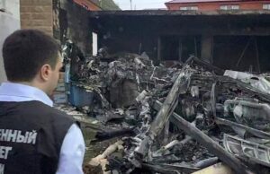 Сотрудник СК РФ работают на месте крушения вертолета Ка-226 в поселке Ачи-Су в республике Дагестан - РИА Новости, 1920, 26.03.2026