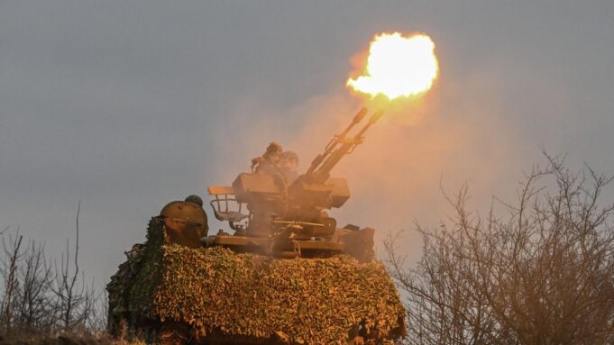 Военнослужащие ведут огонь из зенитной установки ЗУ-23 - РИА Новости, 1920, 26.03.2026