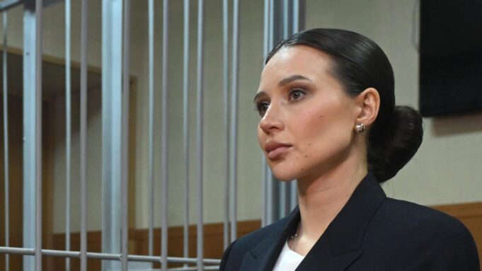 Защите Лерчек 10 раз отказывали на просьбы отпустить ее к врачу Блогер Валерия Чекалина - РИА Новости, 1920, 20.03.2026