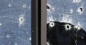 В Энгельсе при атаке БПЛА в нескольких домах выбило стекла Последствия обстрела - РИА Новости, 1920, 21.03.2026