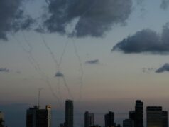 Перехват ракеты в небе над Тель-Авивом, Израиль - РИА Новости, 1920, 24.03.2026