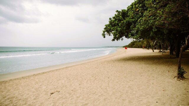 Пляж в Куте на острове Бали в Индонезии - РИА Новости, 1920, 25.03.2026