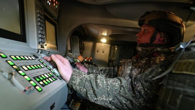 Военнослужащий экипажа ЗРК Бук-М3 - РИА Новости, 1920, 23.03.2026